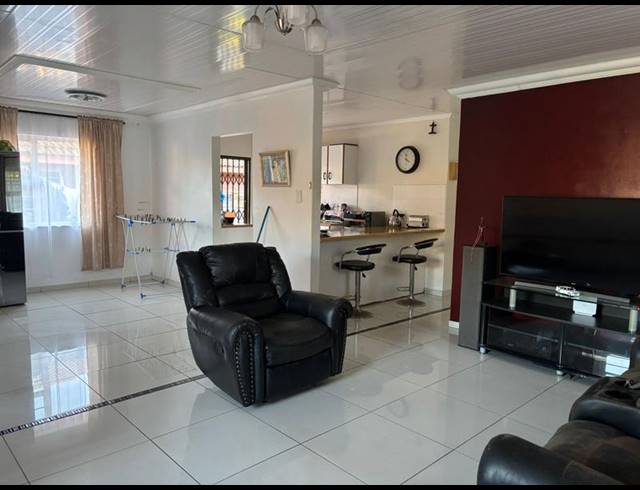 3 BEDROOM TOWNHOUSE FOR SALE IN BIRDSWOOD